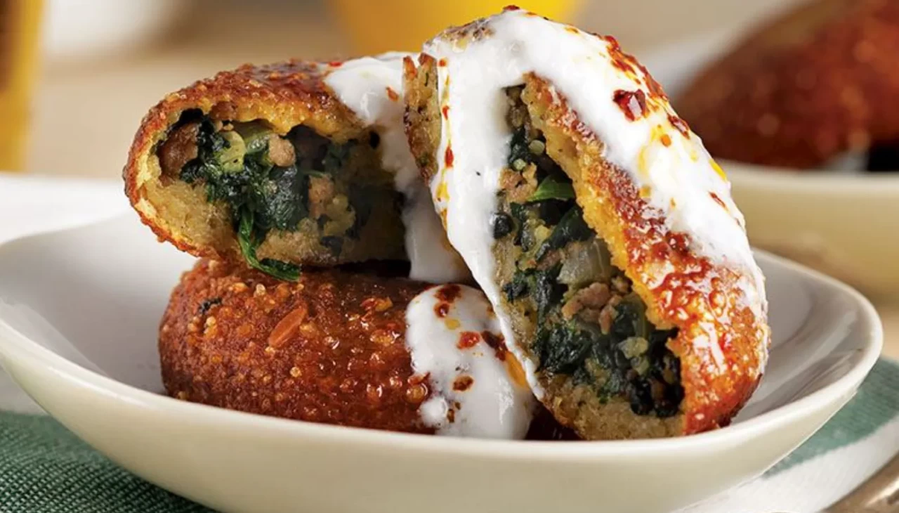 Dışarıda yediğiniz tüm içli köfteleri unutturacak! Adana usulü ıspanaklı tarif akın akın aranıyor