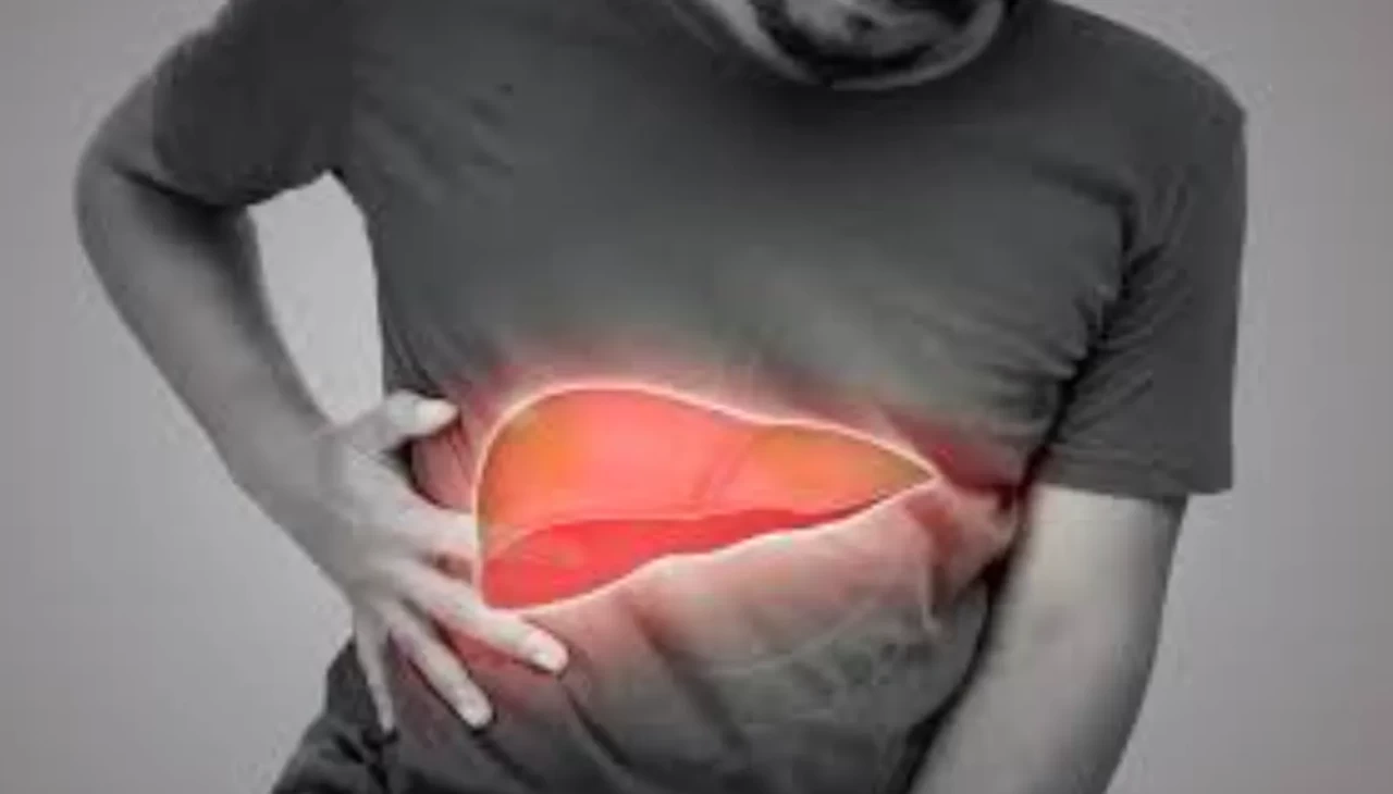 Karaciğer yorgunluğu belirtileri ve en riskli saat! O atıştırmalık neden bu kadar zararlı?