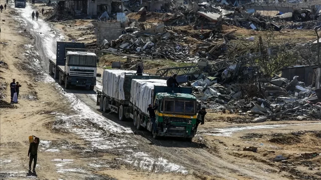 Gazze'deki hükümet: İsrail, ihtiyaç duyulan 660 tırdan yalnızca 104 gaz yüklü tırın girişine izin verdi