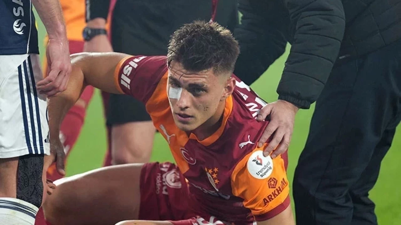 Derbide sahaya çakmak atan taraftar gözaltında