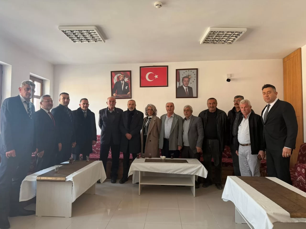 MHP’li Yıldırım’dan Nallıhan’da Muhtarlar Derneği'ne ziyaret: Birlikte çabalayarak daha güzele ulaşacağız