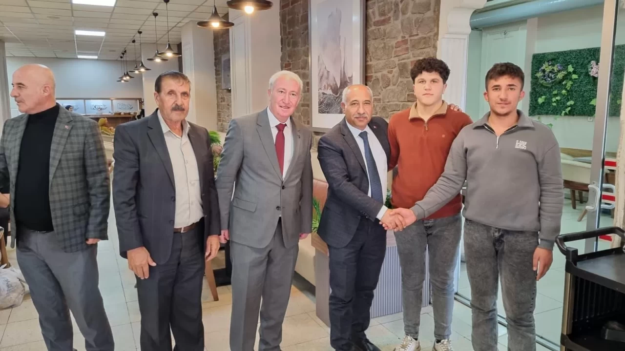 MHP Van İl Başkanı Güngöralp Çaldıran’da sahada: Esnafın derdi, masaya taşınıyor!