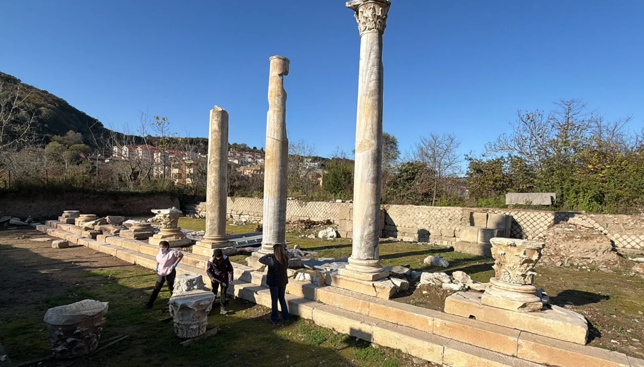 Amasra’nın binlerce yıllık mirası ortaya çıkıyor: 7 Roma sütunu yeniden ayağa kaldırılıyor