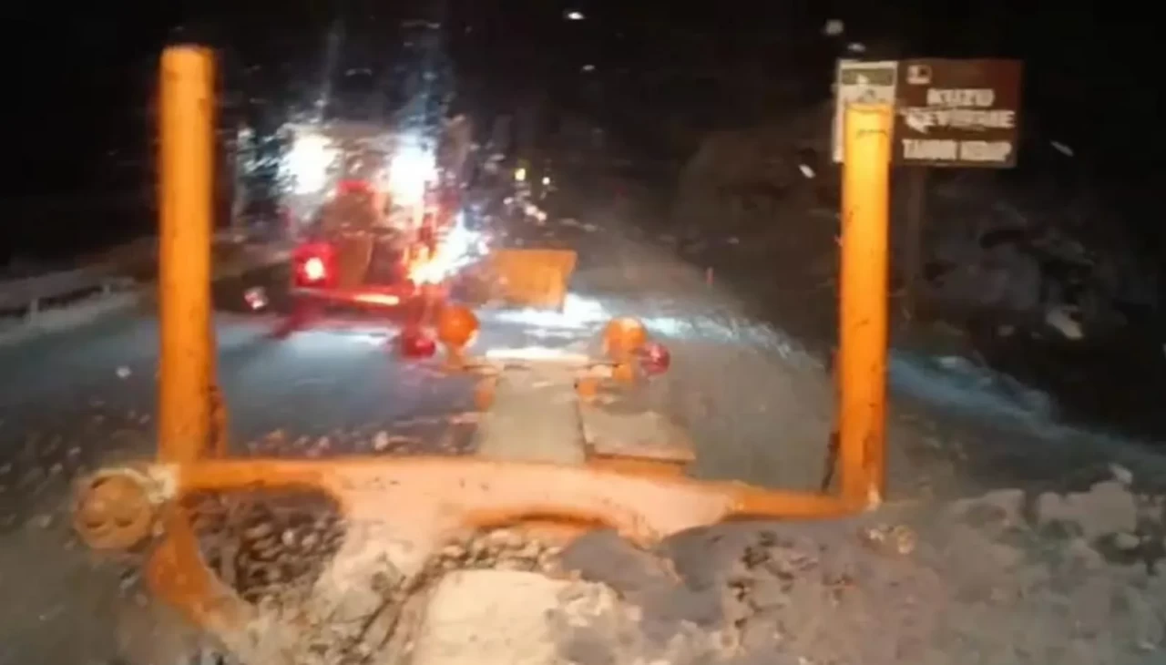 Antalya Alacabel Geçidi’nde kar kalınlığı 10 santimetreye ulaştı