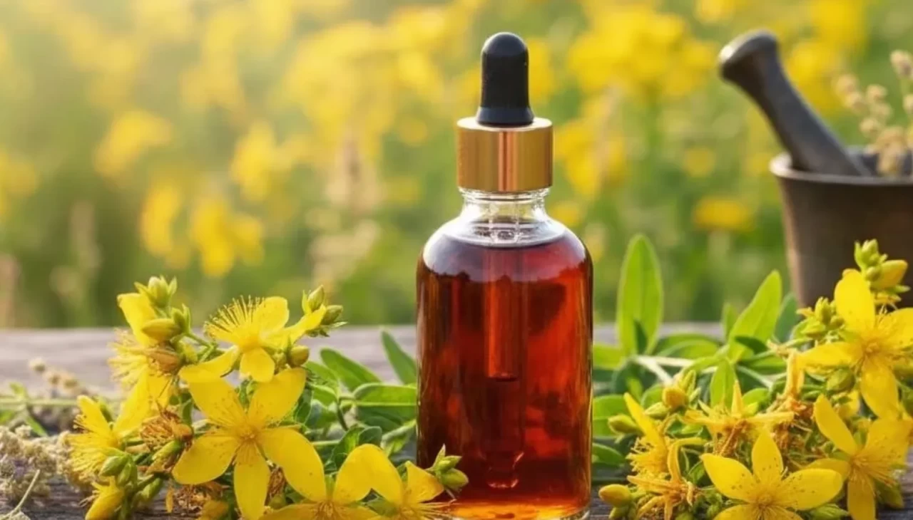 Cilde olan etkisi inanılmaz! Kantaron yağını çantanızdan eksik etmeyeceksiniz