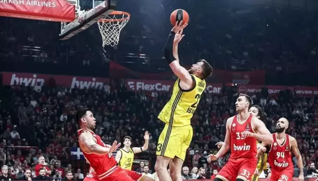 Yoğun yağış Olympiakos – Fenerbahçe Beko maçını vurdu!