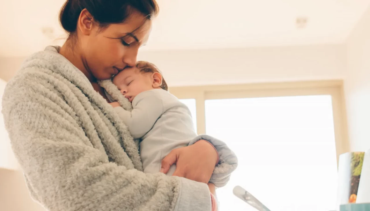 Yıllardır yanlış biliniyordu! Kucakta uyutmanın altından bambaşka bir etki çıktı