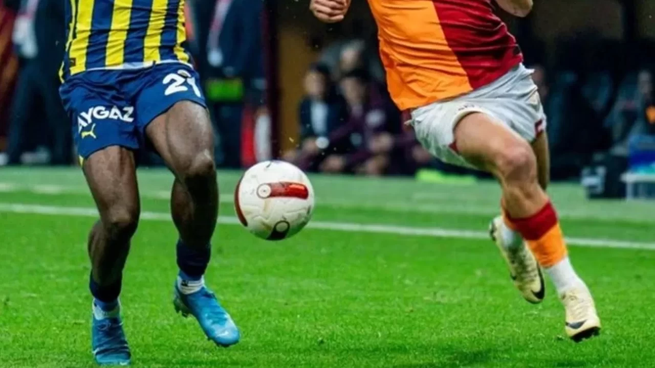 Süper Lig'de Fenerbahçe-Galatasaray derbisinin ilk 11'leri belli oldu