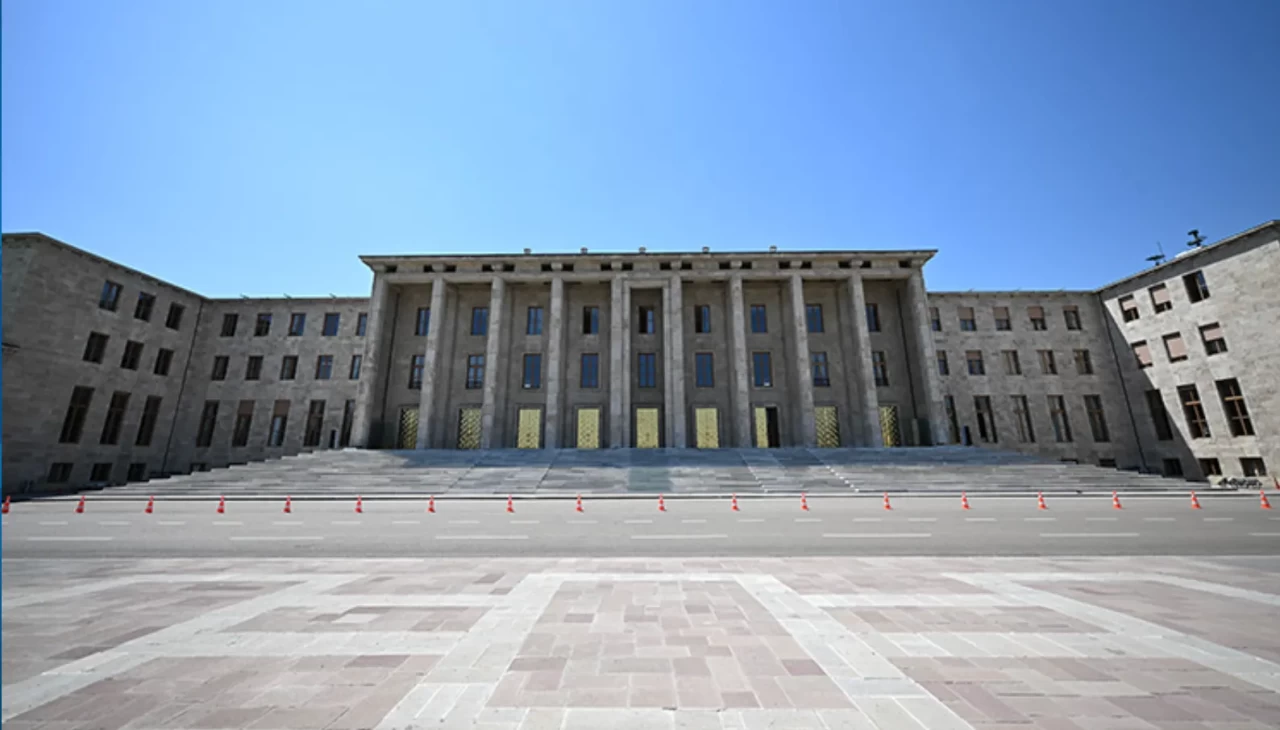 TBMM’de stajyer öğrenciye istismar iddiası: Bir personel görevden uzaklaştırıldı