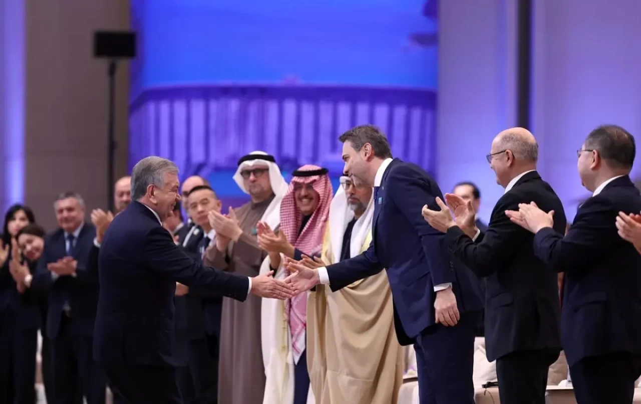 Bakan Bayraktar, Özbekistan Cumhurbaşkanı Mirziyoyev ile görüştü: "Özbekistan'la ilişkilerimiz çok üst düzeyde"