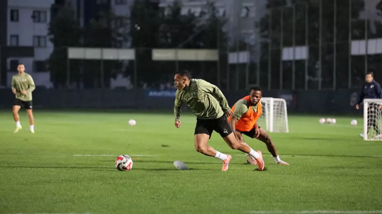 Alanyaspor, Antalyaspor maçı hazırlıklarına başladı