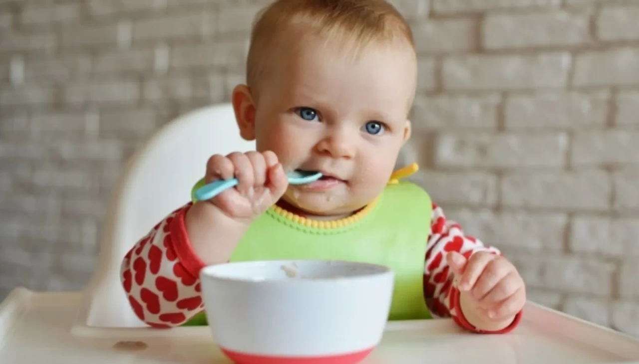 Bebeklerde katı gıdaya geçişte 3 gün kuralı