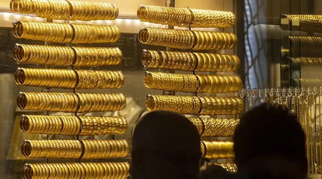 Polisler neye uğradığını şaşırdı! Hırsızlık yapmak için girdiği kuyumcuda altın kolyeyi yuttu