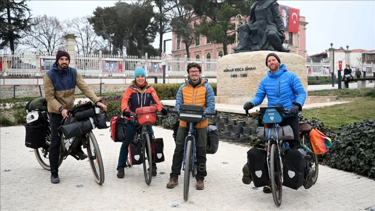 Avrupa turuna çıkan 4 Fransız bisikletli Edirne'ye ulaştı