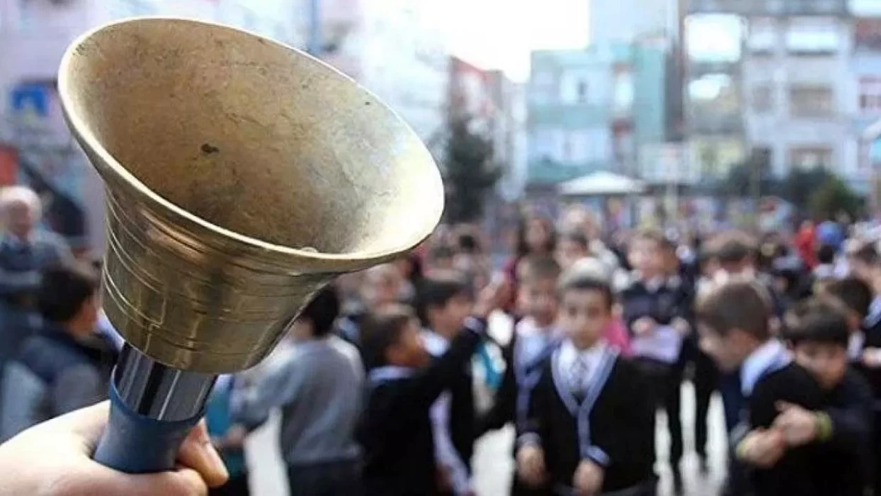 İstanbul'da 15 tatilin ardından ilk ders zili çaldı