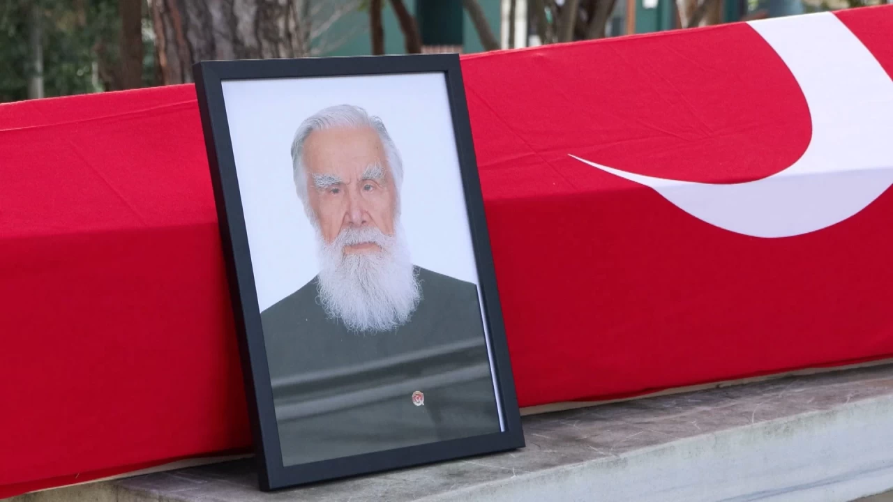 Kaligrafı ustası Ethem Çalışkan son yolculuğuna uğurlandı