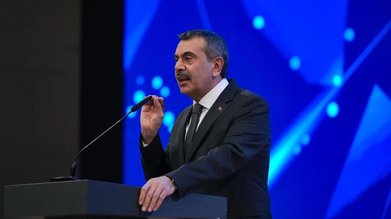 Bakan Tekin: Bu yıl dünyayla rekabet edecek beceri temelli bir müfredat getirdik