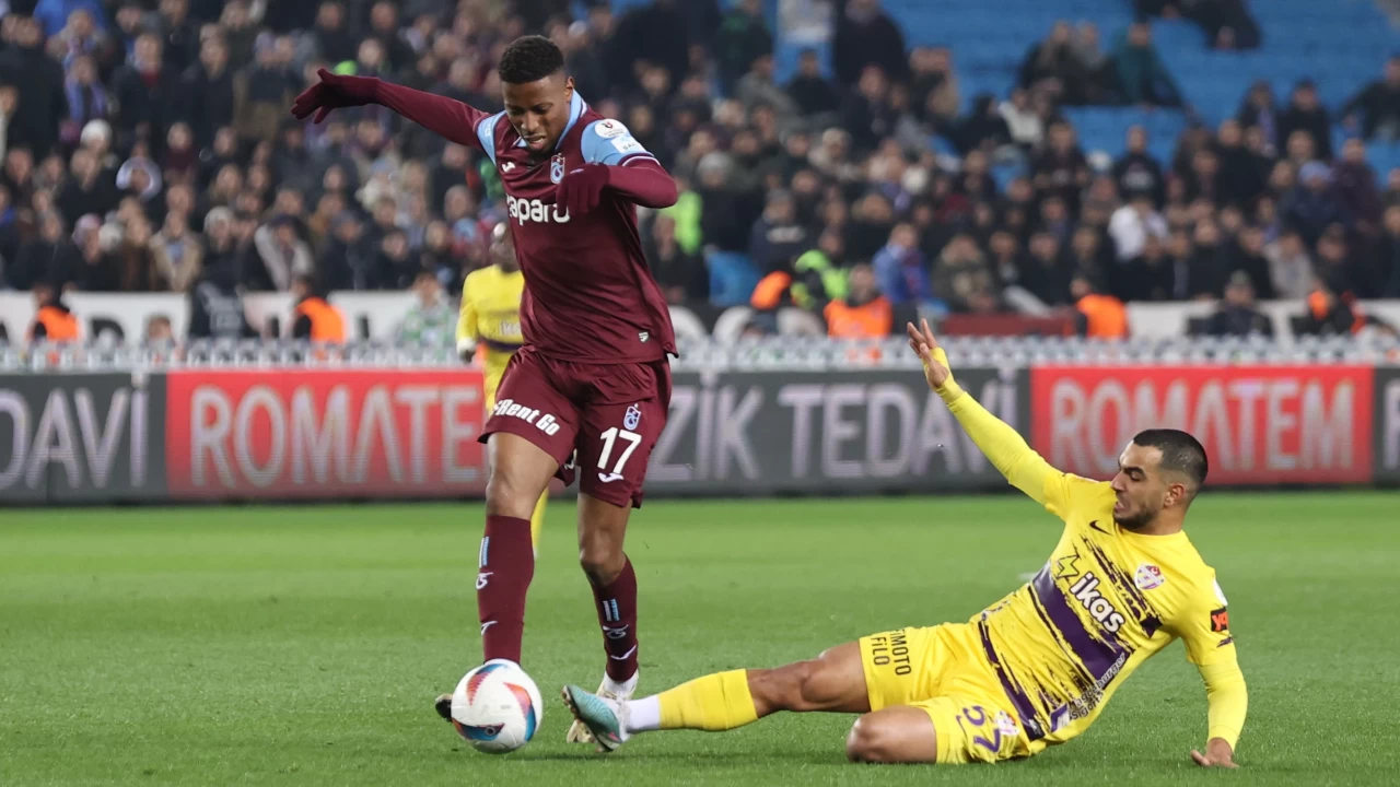 Trabzonspor'un gol güvencesi Simon Banza, Beşiktaş maçına hazır