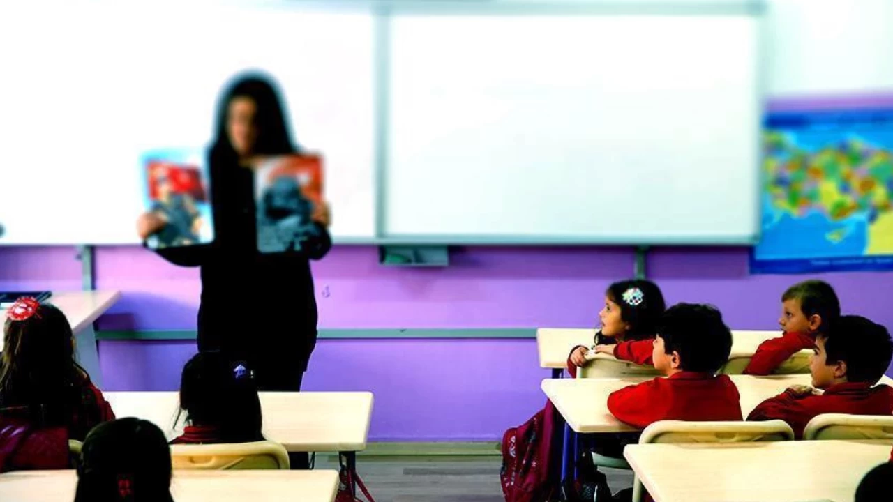Ücretli öğretmen sayısında artış! Türk Eğitim Sen'den atama talebi