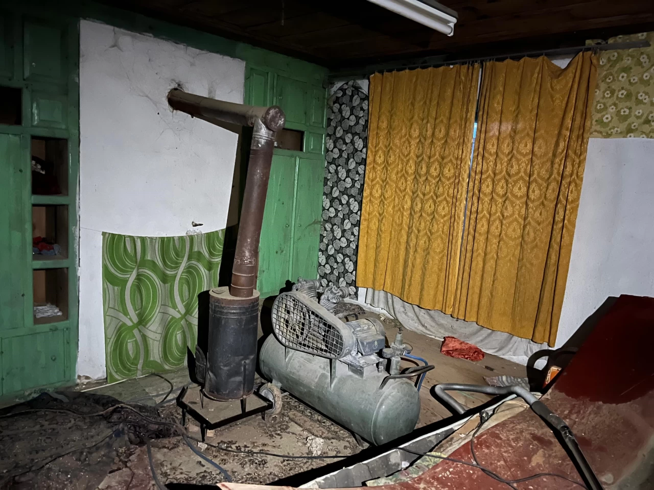 Yerin altına asansör sistemi kuran defineciler suçüstü yakalandı