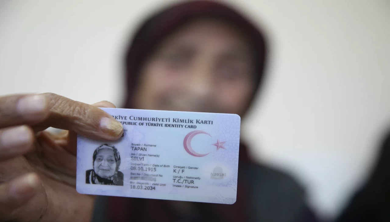 110 yaşındaki Selvi Nine, sağlığıyla yıllara meydan okuyor