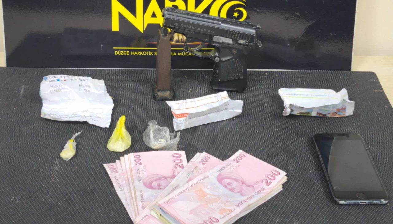 Düzce'de düzenlenen uyuşturucu operasyonunda 10 gr sentetik ele geçirildi, 3 şüpheli tutuklandı