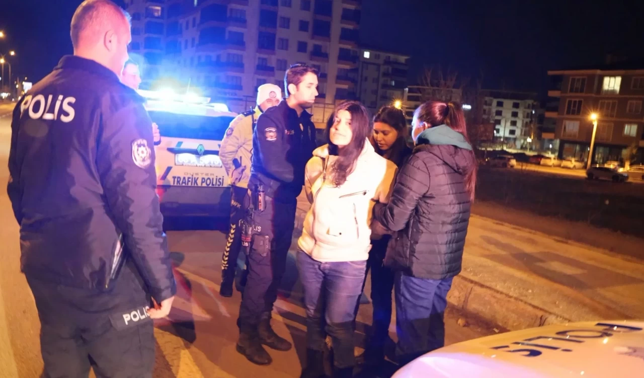 Aksaray’da akılalmaz olay! Genç kadın polisi alarma geçirdi