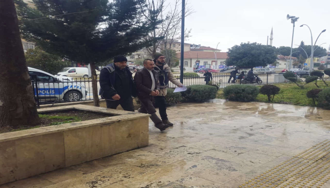 Erbaa'da durdurulan tırda 5 düzensiz göçmen yakalandı