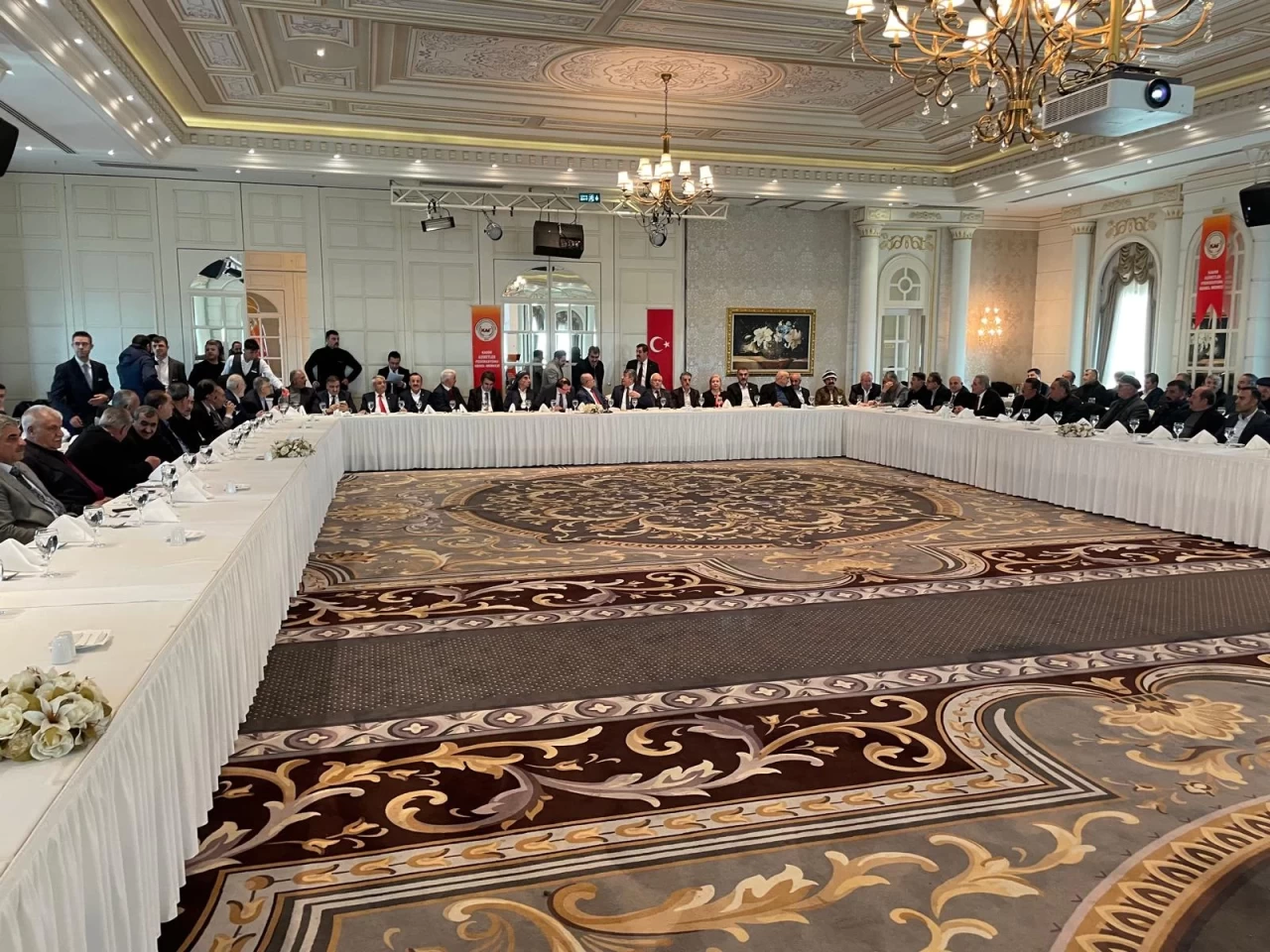 Kadim Aşiretler Federasyonu, Van'da toplandı: "Ülkede huzur için atılacak adımları destekliyoruz"