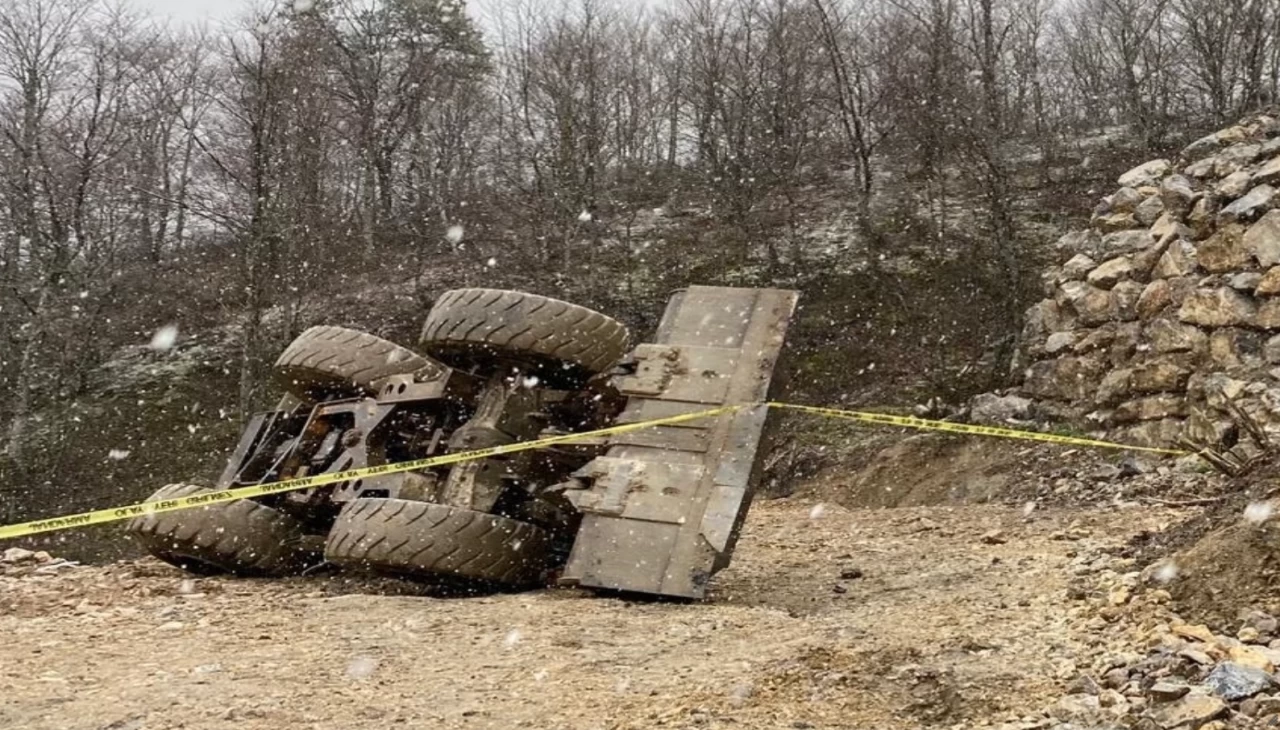 Samsun'da iş makinesi devrildi, operatör hayatını kaybetti