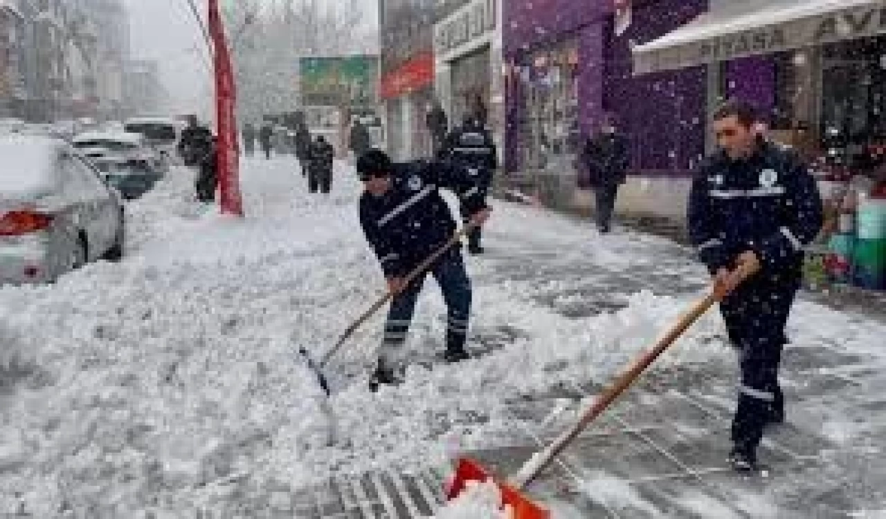 Muş'ta olumsuz hava koşulları sebebiyle eğitim öğretime bir günlük ara verildi