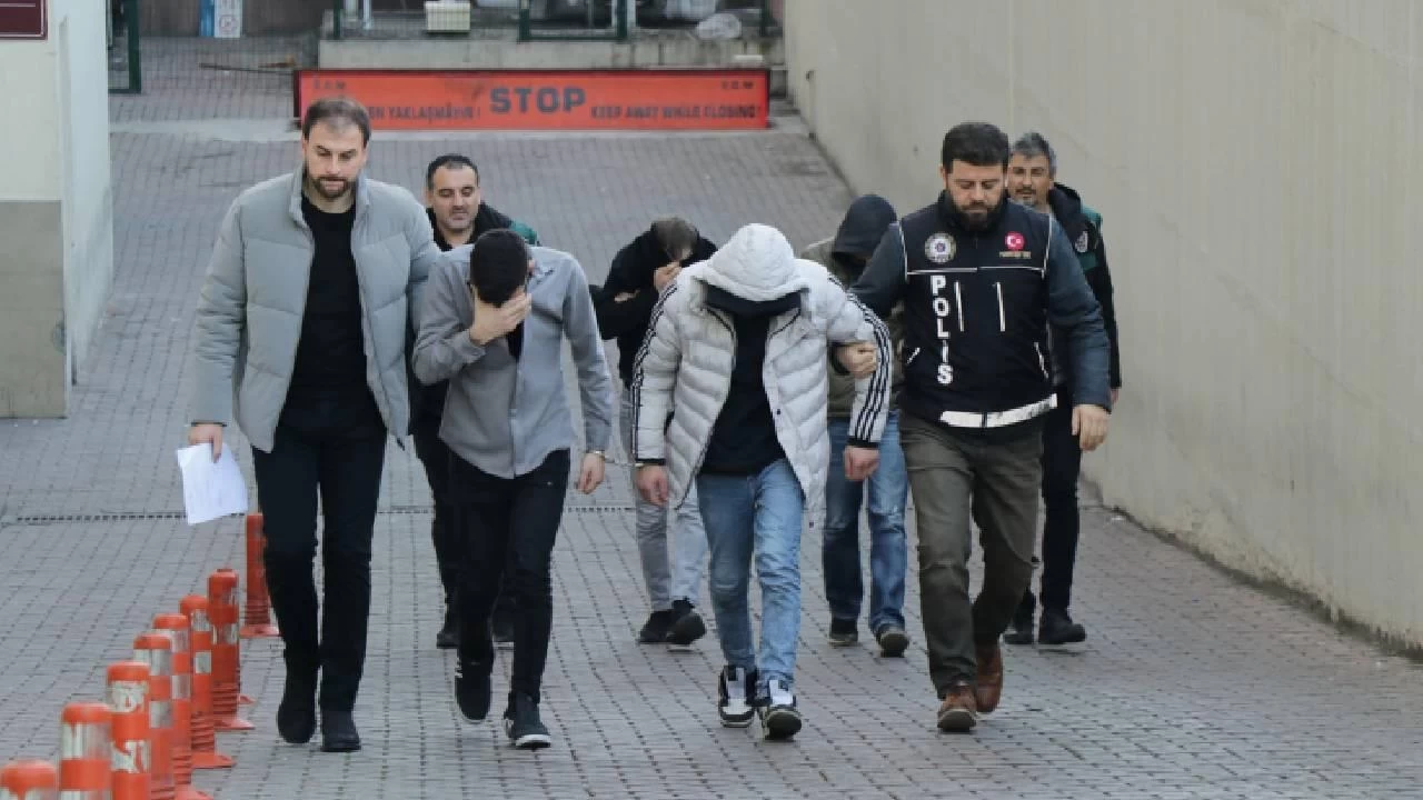Tekirdağ'da düzenlenen uyuşturucu operasyonunda 5 bin 502 hap ele geçirildi, 5 kişi tutuklandı