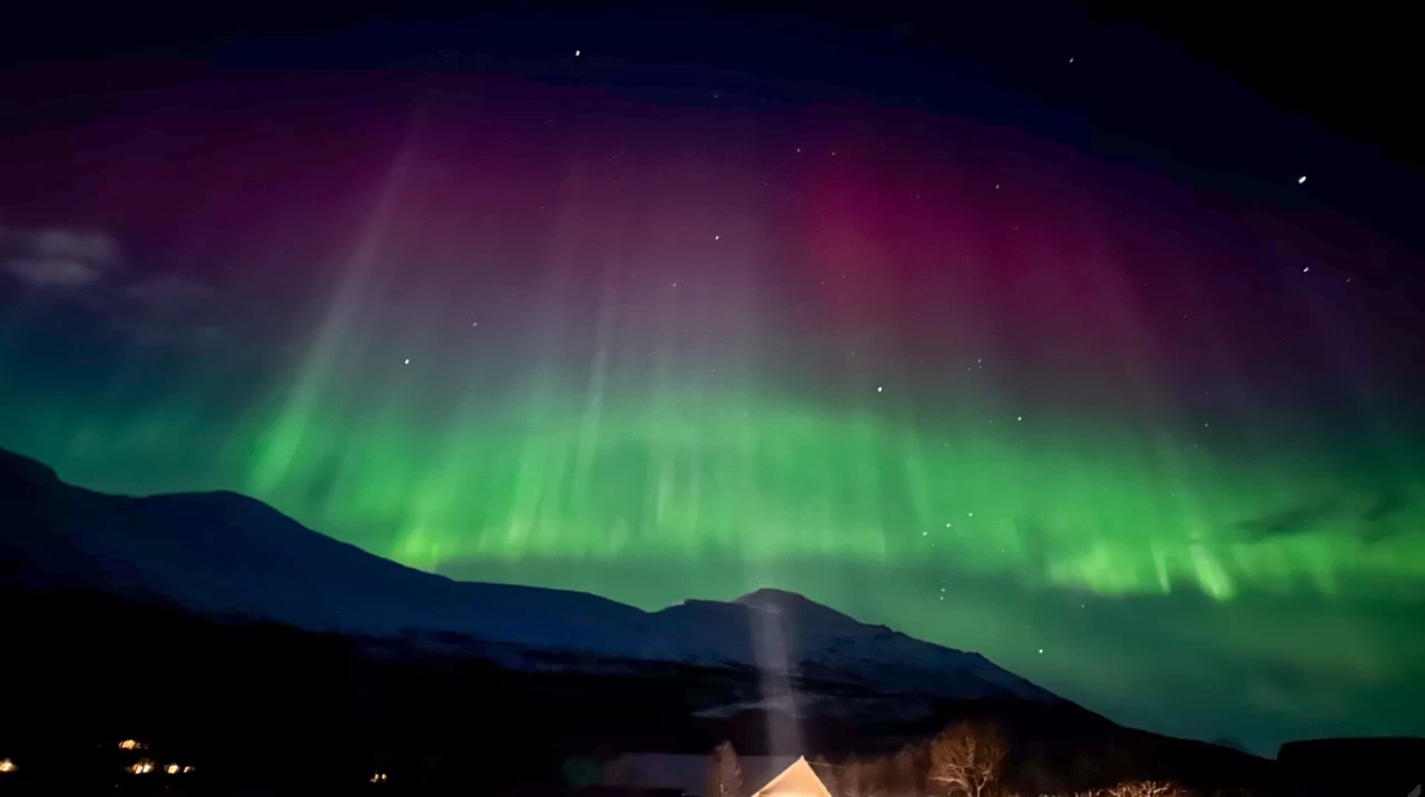 Norveç'te Kuzey Işıkları görsel şölen sundu