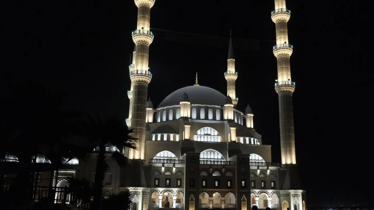 KKTC'de ramazan ayının ilk teravih namazı Hala Sultan Camisi'nde kılındı