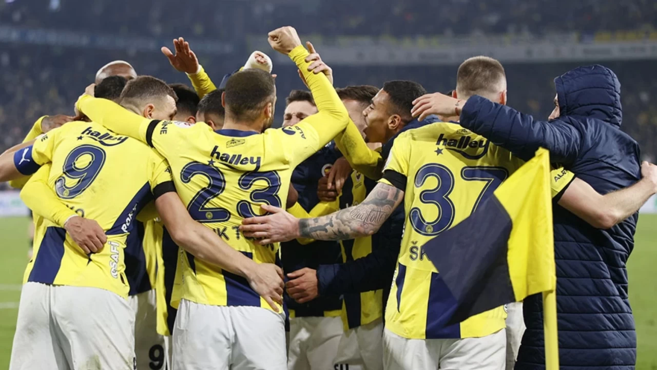 Süper Lig'de Fenerbahçe-Kasımpaşa maçının ilk 11'leri belli oldu: Dzeko yedek başlıyor!