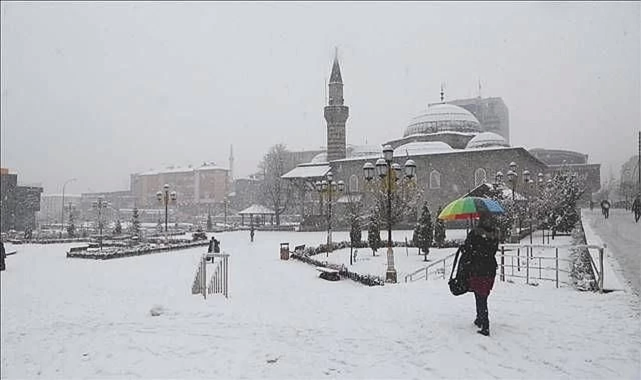 Erzurum ve çevrelerinde yarın için kuvvetli kar yağışı uyarısı