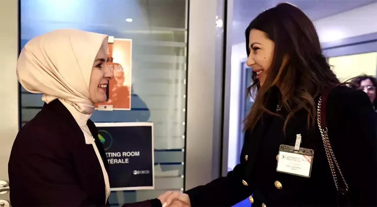 Bakan Göktaş, Yunan mevkidaşı Zacharaki ile Paris'te görüştü