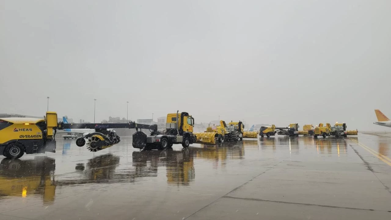 Sabiha Gökçen Havalimanı'nda uçuş trafiği aksadı