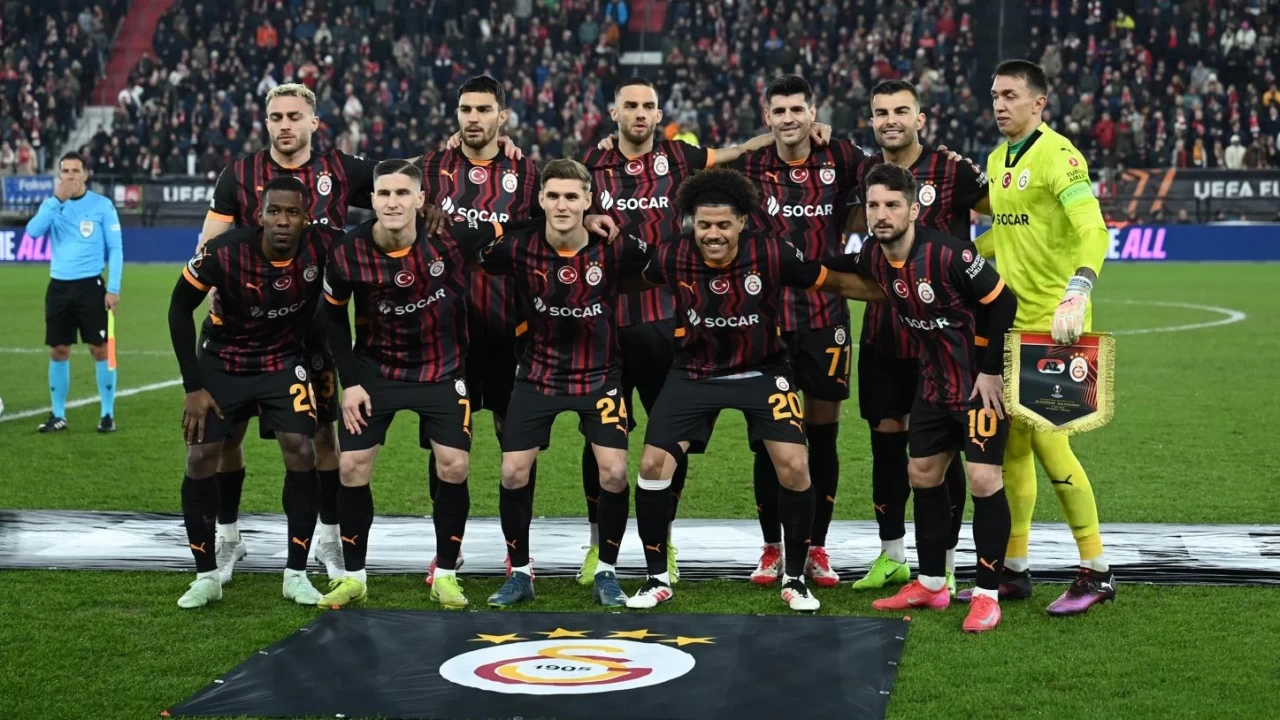 UEFA Avrupa Ligi'nde Galatasaray-AZ Alkmaar maçının ilk 11'leri belli oldu: Okan Buruk'tan sürpriz tercih