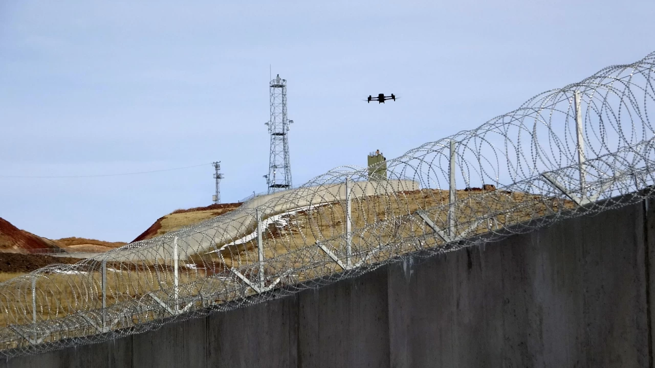 Türkiye-İran sınırındaki güvenlik duvarının 182 kilometresi tamamlandı