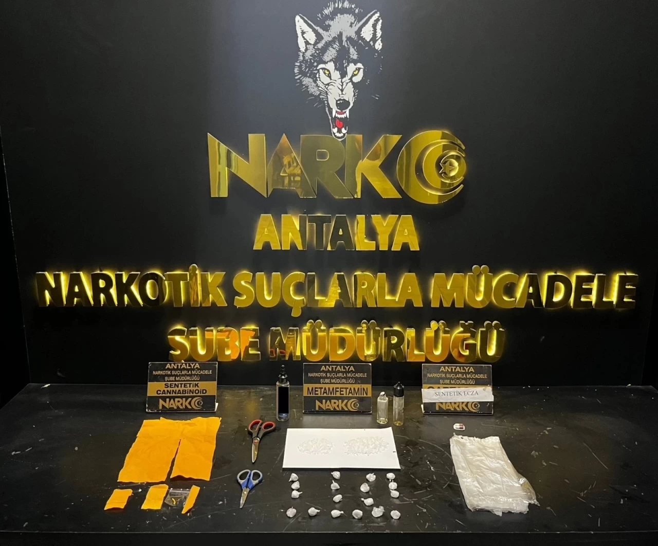 Antalya'da 1 haftada 18 kilo uyuşturucu ele geçirildi