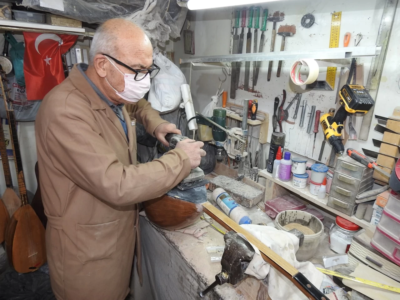 Ailesinden gizli öğrendi: 50 yıldır bu mesleği yapıyor