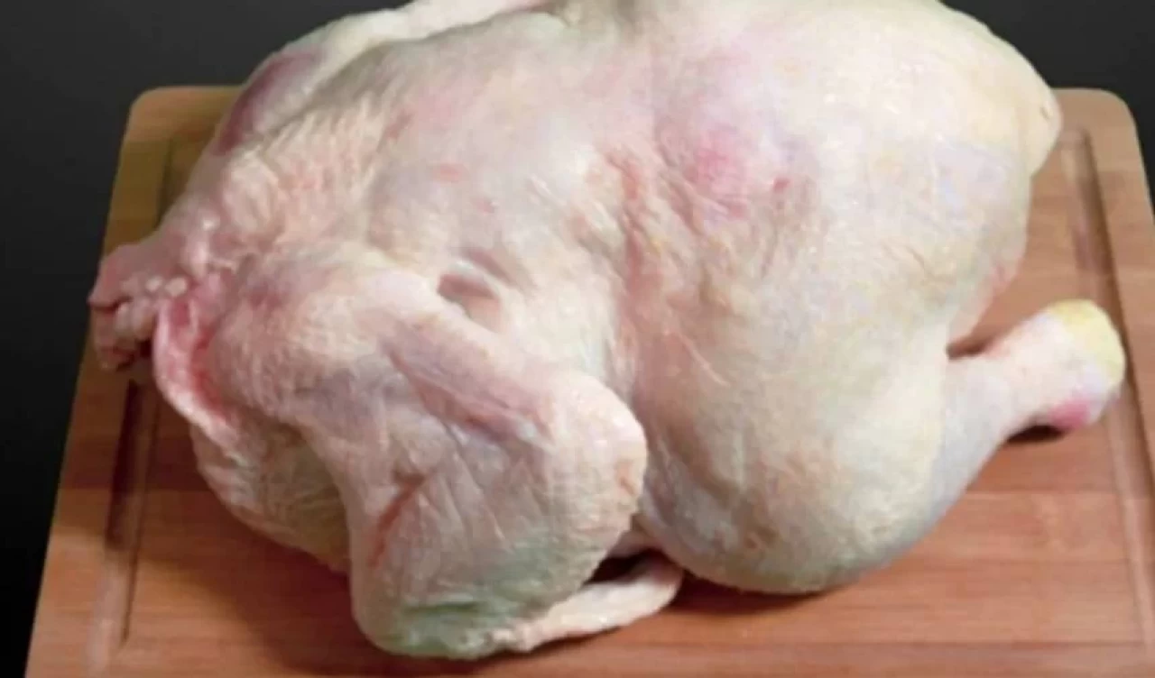 Tavuğun bozulduğuna dair belirtiler: Nasıl anlaşılır ve nelere dikkat edilmelidir?