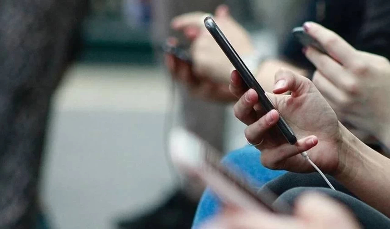 Cep boyun sendromu: Teknoloji bağımlılığının yeni tehlikesi