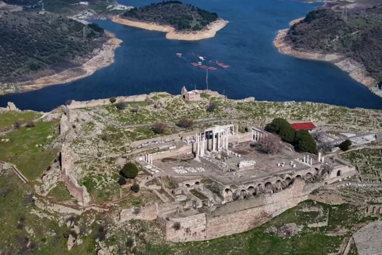 Pergamon'da "Mozaikli Ev" gün yüzüne çıkarılıyor