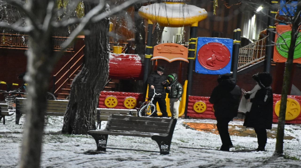 Sakarya beyaza büründü! Vatandaşlar karın keyfini çıkarıyor