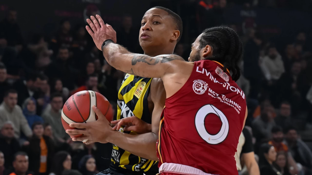 Galatasaray'ı geçen Fenerbahçe, Erkekler Basketbol Türkiye Kupası finalinde Beşiktaş'ın rakibi oldu
