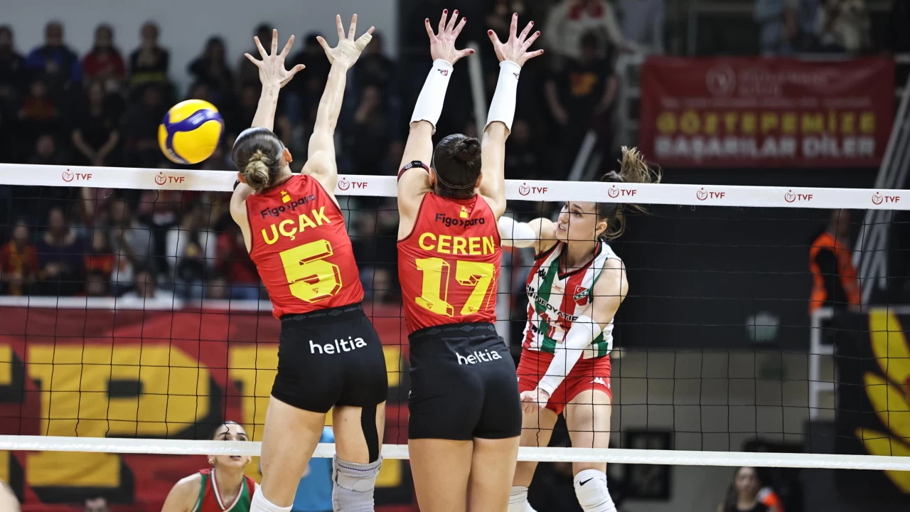 Kadınlar Voleybol 1. Ligi’nde İzmir Derbisi’nin kazananı Göztepe! Göztepe:3 Karşıyaka:1