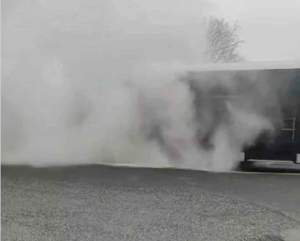 İstanbul'da metrobüs yolun ortasında arızalandı