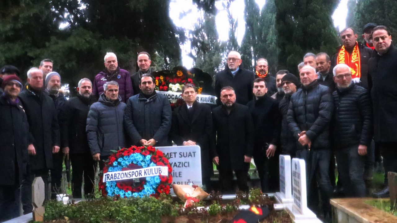 Trabzonspor camiası Ahmet Suat Özyazıcı’yı mezarı başında anıldı